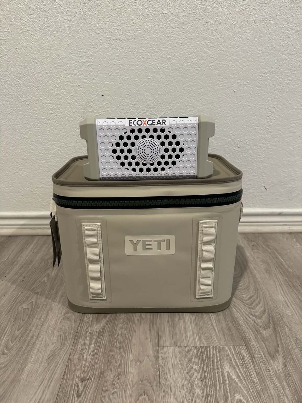 Yeti Soft Cooler Bag in Beige with White Ecoxgear Speaker